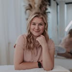 Belle Gallagher - Facebook