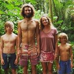 Charlotte, Benjamin & the boys - @surf_island_family - Instagram