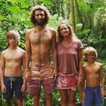 Charlotte, Benjamin & the boys - @surf_island_family - Instagram