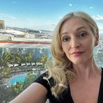 Beth Compton - @miss_compton22 - Instagram