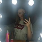beth earl - @beth.23.0 - Instagram