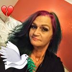 Beth Holmgren - @confetty179 - Instagram