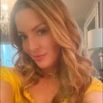 Beth Kidder - @awkwardgirlthrift - Instagram