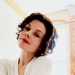 Beth Law - @bethlaw76 - Instagram