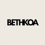 Beth Ly - Facebook