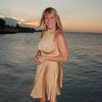 Elizabeth - @bethmandell1 - Instagram