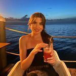 Beth Poppy - @bethpoppyerskine - Instagram