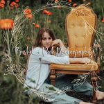 Beth Palmer - @bushelandpeckportraiture - Instagram