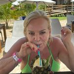 Beth Pinele - @bethpinele - Instagram