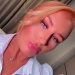 Beth Richards - @bethrichardsxx - Instagram