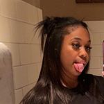Beth Sanders - @bookishbethh - Instagram