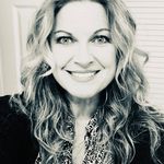 Beth Schaefer Wallace - @bethwallace2288 - Instagram