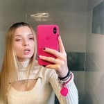 Bethan Arnold - @jarojns - Instagram