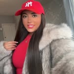 Bethan King - @bethanking00 - Instagram