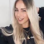 Bethan Parker - @larecab_ - Instagram