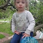 Betsy Cox - @betsy.cox.98 - Instagram