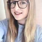 Betsy - @betsy.reads - Instagram