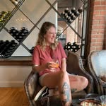 Betsy Wakefield - @bertsymoo - Instagram