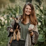 Bev | Joy Farmer 🐐 Neurospicy 🫧 Podcaster - @rossroostfarm - Instagram