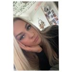 Bobbie 🍒 - @_bobbiepowell_ - Instagram