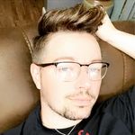 Bradley Maxwell - @b_snowwhite - Instagram