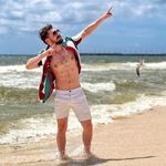 Brandon Wayne - @swan_bran_wayne - Instagram