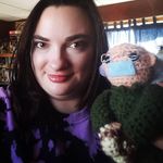 Bridget Shields - @bridget.bookworm - Instagram