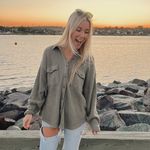 Brittany Lawless - @britlawscloset - Instagram
