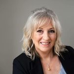Bronwyn Fox - @bronwynfoxclaridges - Instagram