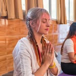 Brooke Albert - @justbeetheyogi - Instagram