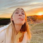 Brooke Rowe - @brooke.r0we - Instagram