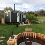 Hope House Farm Shepherds Hut - @bruce_herriot - Instagram