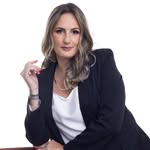 Bruna Rezende / Especialista em Blindagem - @brunarezendenail - Instagram