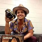 Bruno Mars mi novio?. Claro siempre lo a sido :33 - Facebook