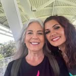 Gloria Buck Wallace - @gloettes - Instagram
