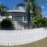 Caitlin and Dean - @ourbeachhouseinthebay - Instagram