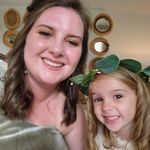 Caitlyn Becker - @caitgbeck - Instagram