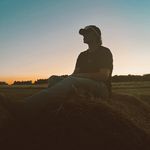 𝕮𝖆𝖑𝖊𝖇 𝕸𝖔𝖗𝖆𝖓 - @c_moran42 - Instagram