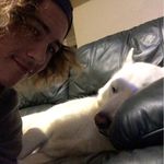Cameron James Navarro - @showmethehanz - Instagram
