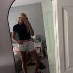 Cara bates - @batezcara - Instagram