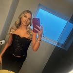 @cara.manningg - Instagram