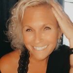 Carey Mitchell - @miss.mitchell22 - Instagram