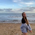 Carly 🦕😘🤍 - @carly_smithson - Instagram