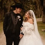 𝐂𝐚𝐫𝐥𝐲 𝐀𝐧𝐧 𝐅𝐚𝐫𝐫𝐢𝐬 - @carlyann.farris - Instagram