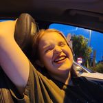 Carley Bell - @carley_bellinthemoment - Instagram