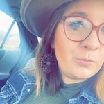 Carly Beck - @dashesandchaos - Instagram