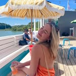 @carlybeck.jpg - Instagram