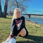 carly - @carly.delong - Instagram
