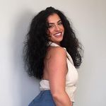 @carlydeshantz - Instagram