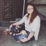 Carly Downes - @carlysnake - Instagram